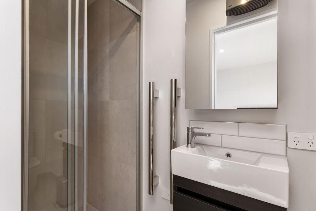 Stylish Brand New Sunny 3Bdrm 3Bth Garage Sleeps 6 Appartement Christchurch Buitenkant foto