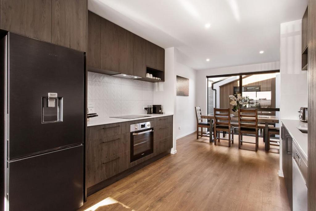 Stylish Brand New Sunny 3Bdrm 3Bth Garage Sleeps 6 Appartement Christchurch Buitenkant foto